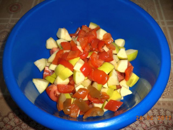 Овощной салат с яблоками