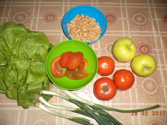 Овощной салат с яблоками