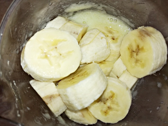 Молочный коктейль с дыней и бананом
