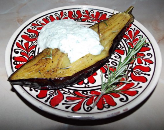 Баклажаны, запеченные с розмарином