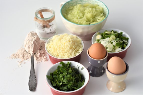 Кабачковые оладьи с сыром и зеленью