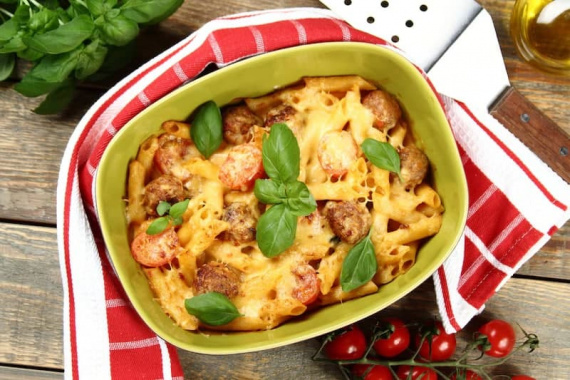 Макароны с фрикадельками в духовке