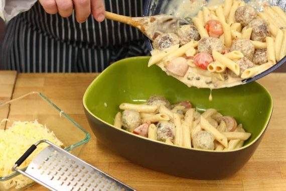 Макароны с фрикадельками в духовке
