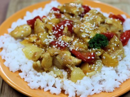 Курица с ананасом в томатном соусе