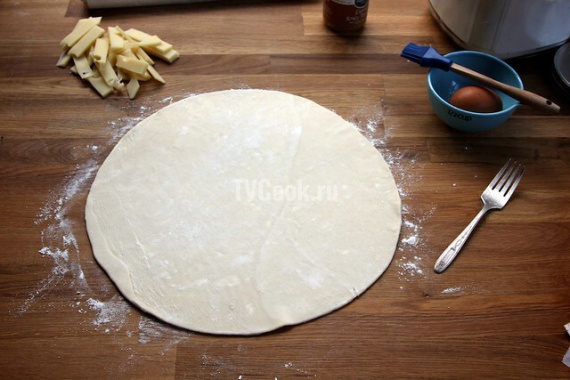 Пирог с ветчиной и сыром из слоеного теста