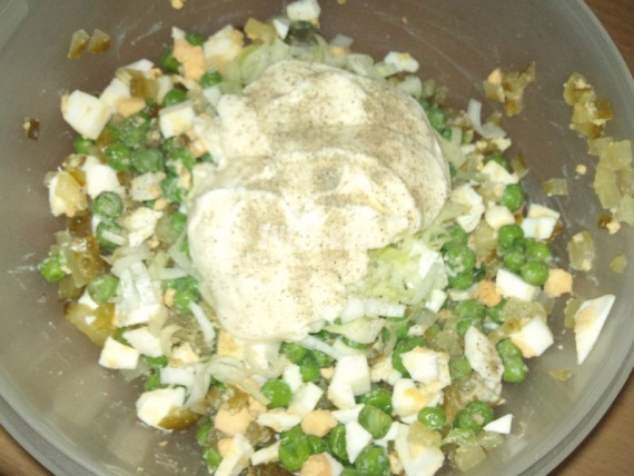 Овощной салат с горошком
