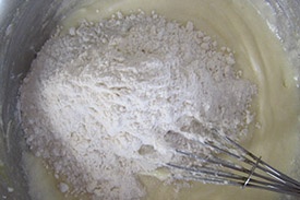 Торт сметанный с орехами