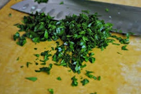 Брускетта с помидорами сыром и орешками