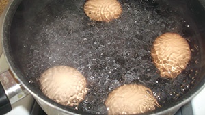 Салат с луком и яйцом