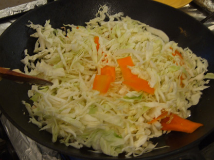 Куриные грудки с овощами и соевым соусом