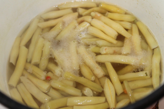 Суп из стручковой фасоли со сметаной