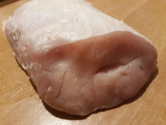 Свинина, фаршированная черносливом и курагой