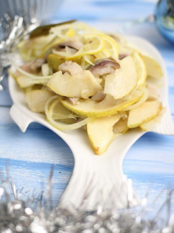 Сельдь с лимоном и грушей