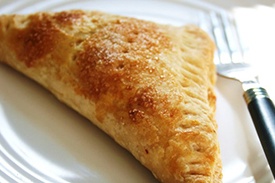 Слоеные пирожки с яблоками