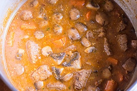Картошка с грибами и мясом в мультиварке