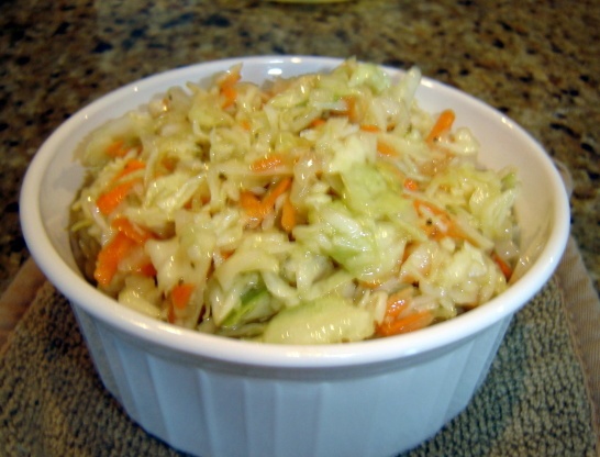 Витаминный салат из капусты с морковью