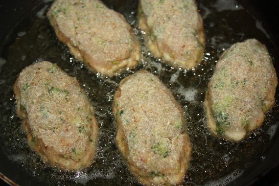 Куриные котлеты с брокколи