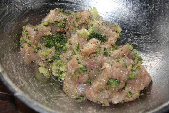 Куриные котлеты с брокколи