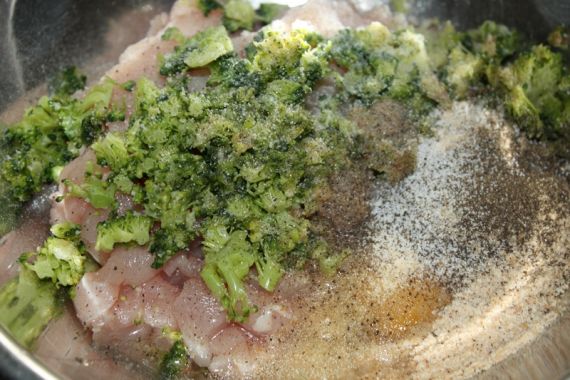 Куриные котлеты с брокколи