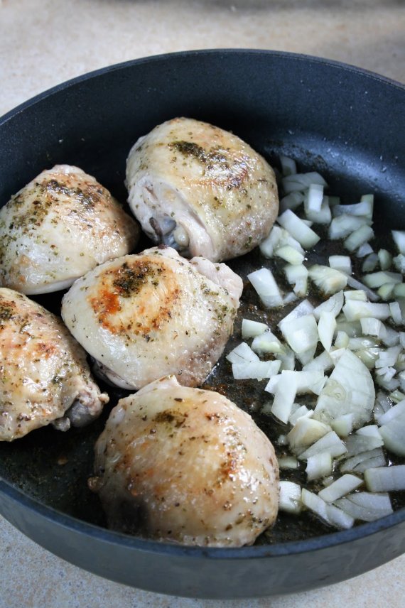 Как приготовить тушенку из курицы в кастрюле — нежная и вкусная домашняя заготовка