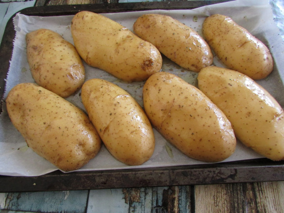 Картошка в духовке с беконом и сыром