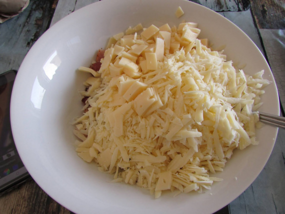 Картошка в духовке с беконом и сыром