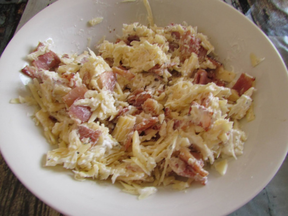 Картошка в духовке с беконом и сыром