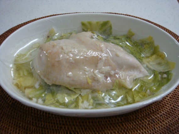 Куриное филе с капустой в микроволновке