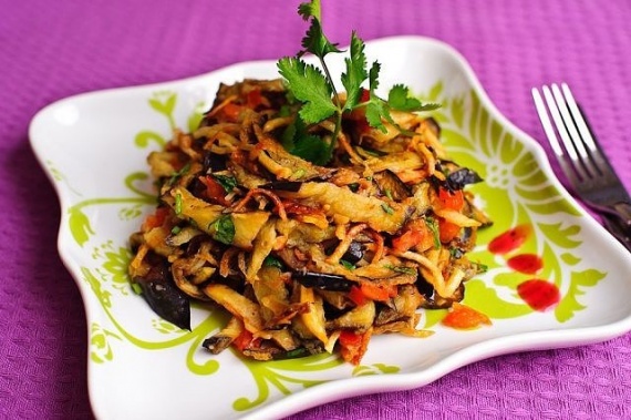 Салат из баклажанов и картофеля