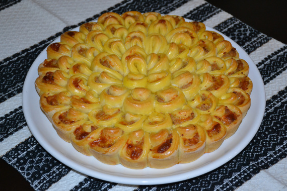 Мясной пирог "Хризантема"