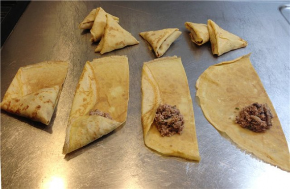 Блины с мясом и грибами в панировке