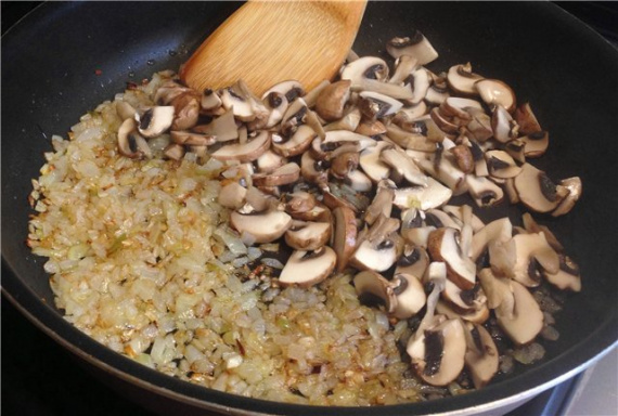 Блины с мясом и грибами в панировке