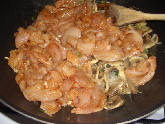 Картофельная запеканка с грибами и курицей