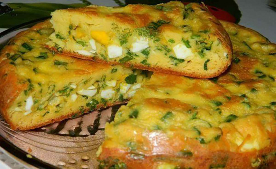Пирог с яйцами и зеленым луком в мультиварке