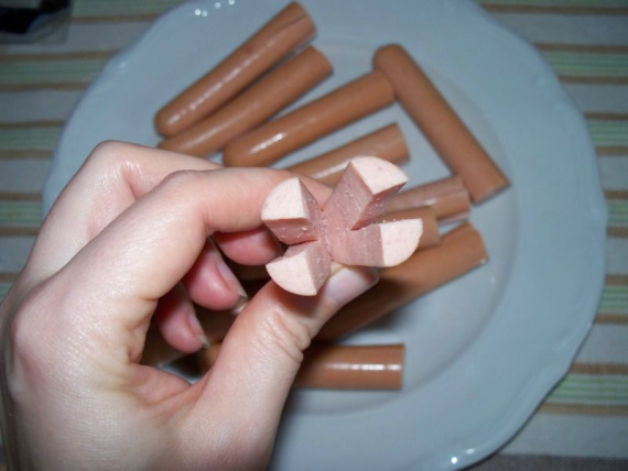 Жареные сосиски с луком