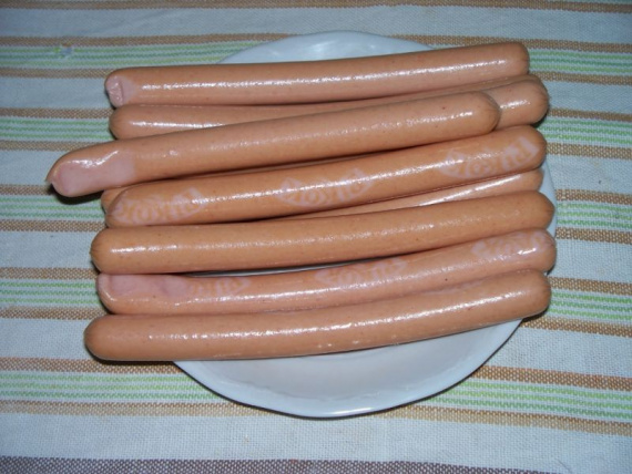 Жареные сосиски с луком