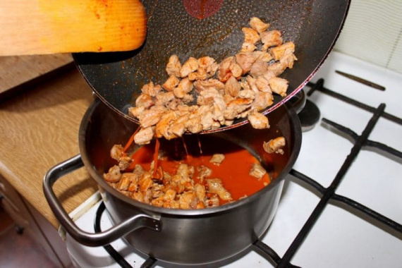 Гуляш с лисичками