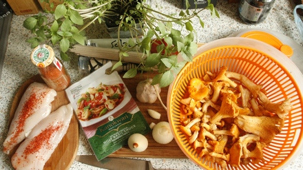 Куриное филе с лисичками по-азиатски