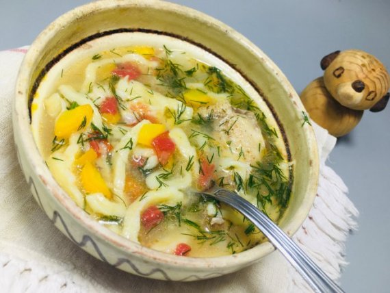 Куриный суп с домашней лапшой и фасолью