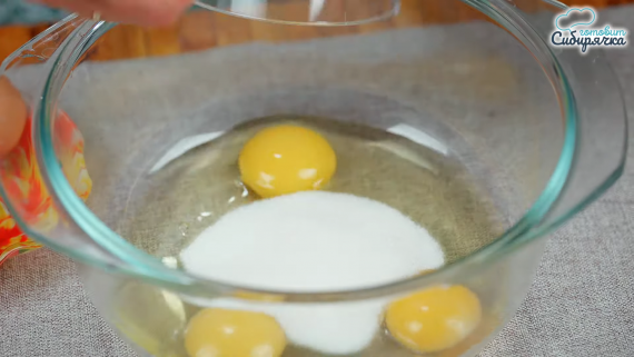 Блины из дрожжевого теста с яйцами на молоке