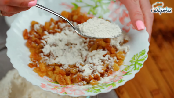 Кекс с лимонным соком и изюмом на кефире
