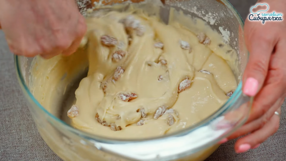 Кекс с лимонным соком и изюмом на кефире
