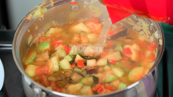 Овощной суп с кабачками и болгарским перцем