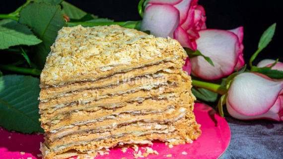 Афганский торт «Наполеон» с безе и сливочным кремом