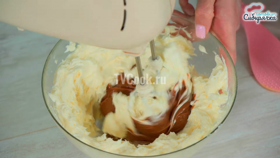 Афганский торт «Наполеон» с безе и сливочным кремом