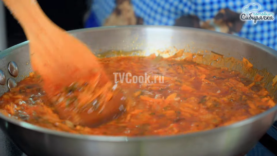 Тефтели из фарша с рисом в томатном соусе на сковороде