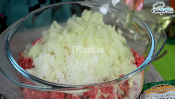Мясные фрикадельки с рисом в пикантном соусе