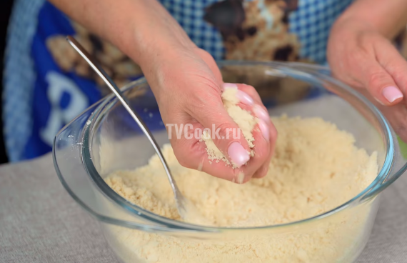 Творожный пирог на песочном тесте со сливами