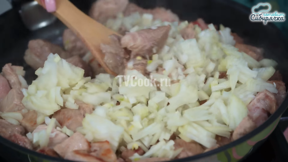 Мясное жаркое с картофелем и специями по-сибирски