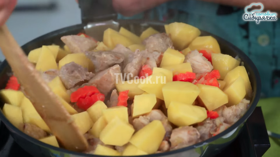 Мясное жаркое с картофелем и специями по-сибирски
